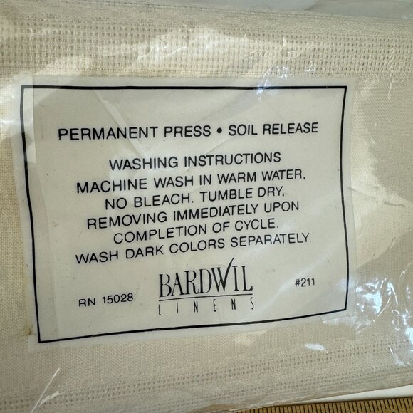 Vtg Bardwil Linens Pack of 4 Cloth Dinner Napkins 17inchx17 inch Off White Cream - Picture 4 of 12